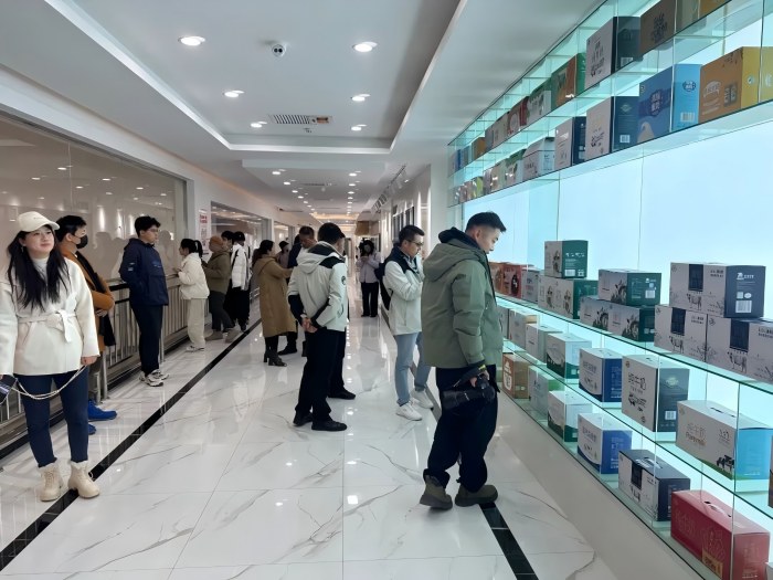 两岸青年走进庄园股份  携手开拓乳制品电商助农新赛道